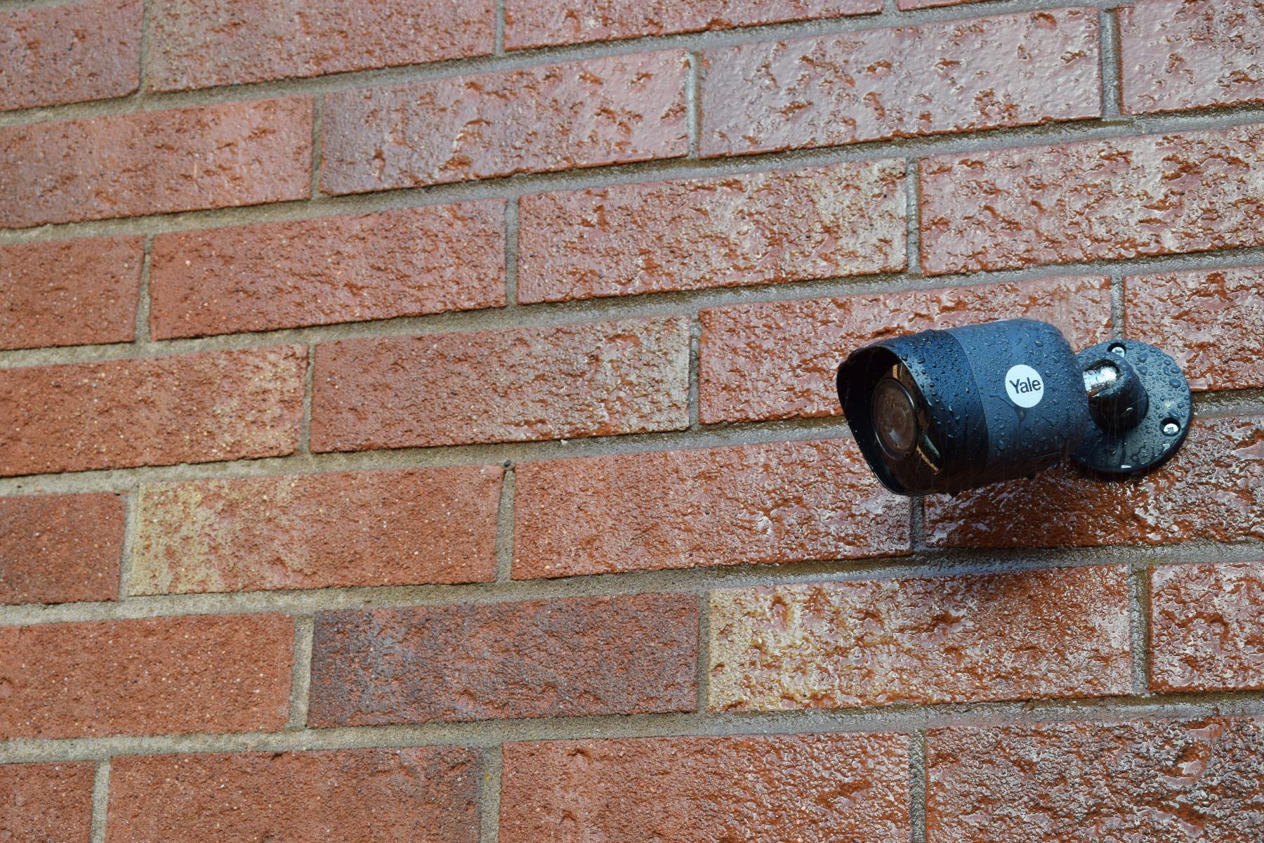 Купить Yale SV-4C-2ABFX-2 Sicherheitskamera Geschoss CCTV Sicherheitskamera Indoor 1920 x 1080 Pixel Wand (SV-4C-2ABFX-2) в магазине wardena.ru