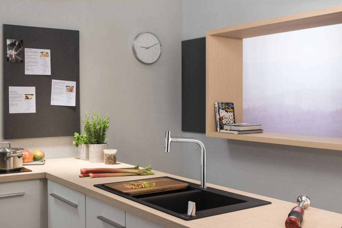 Купить Hansgrohe Metris Select M71 Кухонный смеситель на 2 отверстия однорычажный 200 с вытяжным душем 2jet sBox хром-черный матовый 73818340 в магазине wardena.ru